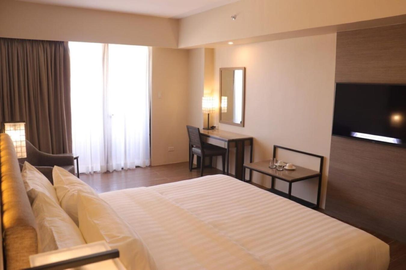 The Aurora Subic Hotel Managed By Hii Olongapo Exterior photo